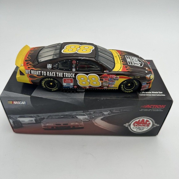 Dale Jarrett #88 UPS Race the Truck Flames 2001 NASCAR Mac Tools 1 24 ACTION - Picture 1 of 8